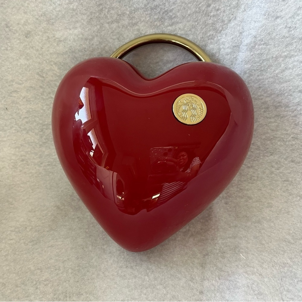 STARBUCKS KOREA Red Plastic Heart Bag White Day 2020 magnetic Closure